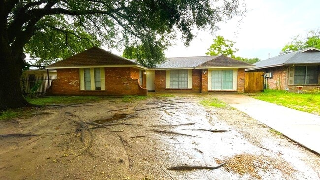 Building Photo - 919 Progreso Dr