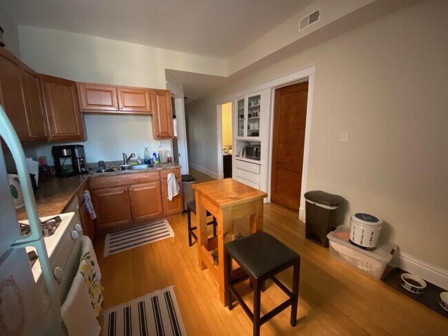 Photo - 1240 W Cornelia Ave