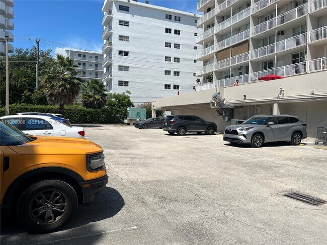 Photo - 1300 Lincoln Rd Unidad C403