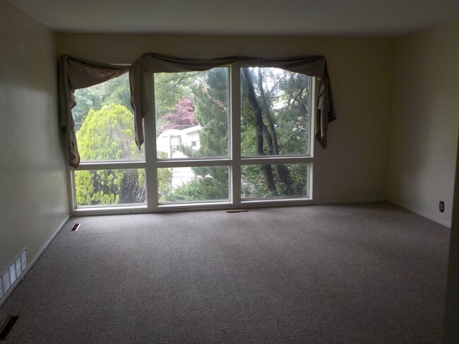 Living room - 101 S Bunker Hill Dr