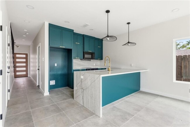 Photo - 14 Bicentennial Blvd