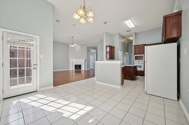 Building Photo - 4400 Foxtail Ln