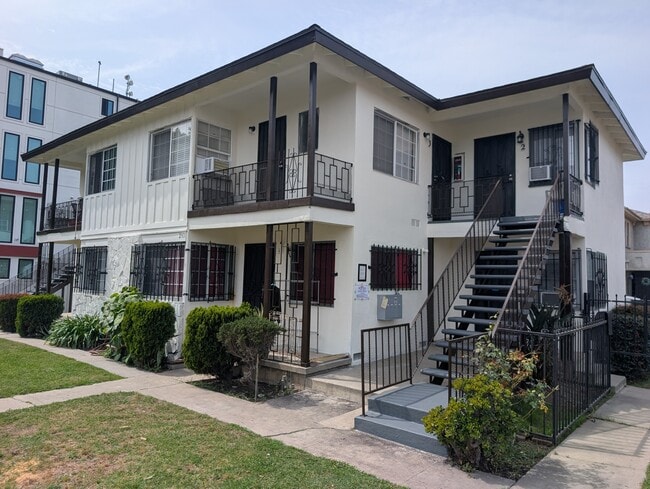 Photo - 2901 Kenwood Ave