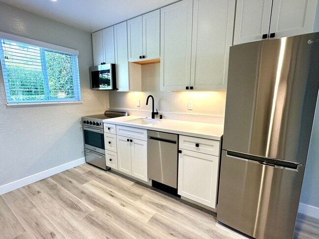 Photo - The Pines Apartments