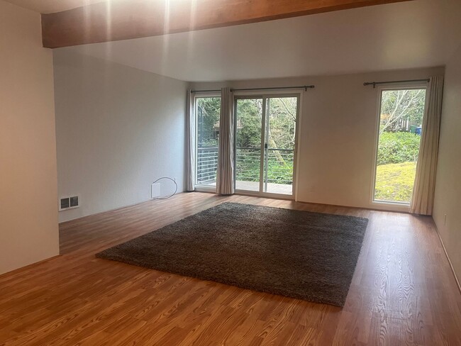 Building Photo - Hajek Unit Broadview Townhome