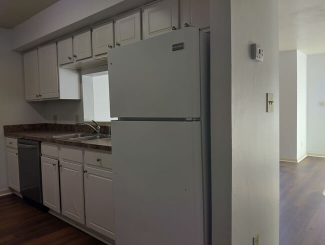 Photo - Light filled 3bd/1.5ba with hardwood throughout