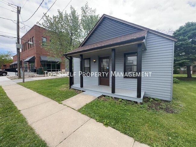 Photo - 103 1st St SE House