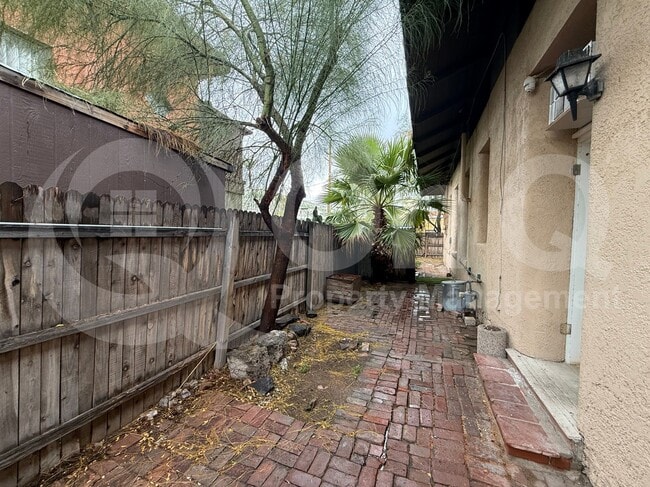 Photo - 324 S 6th Ave