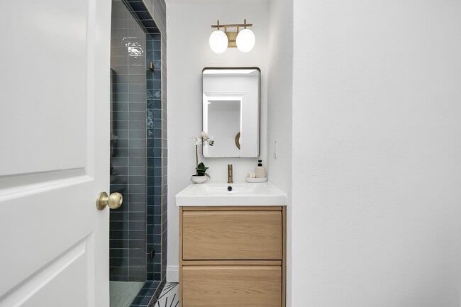 Building Photo - 300 Narcissus Rd Rental