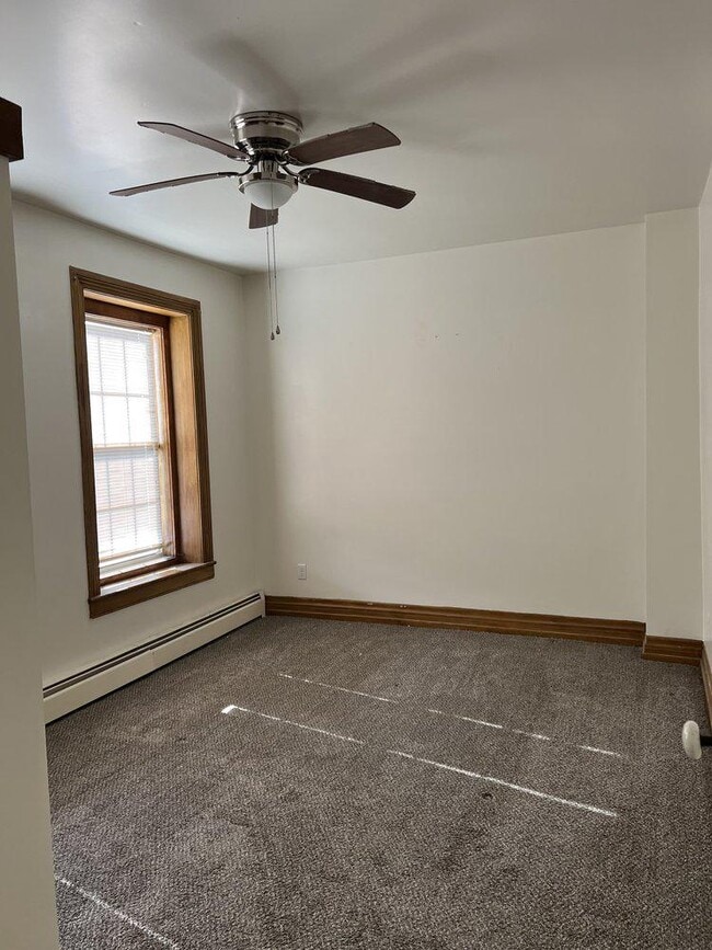 Photo - 122 N Main St