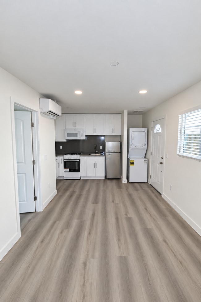 745 Fine St Unidad 745 1/2 Fine Street