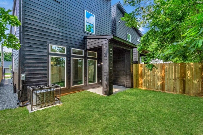 Photo - 4622 Clover St
