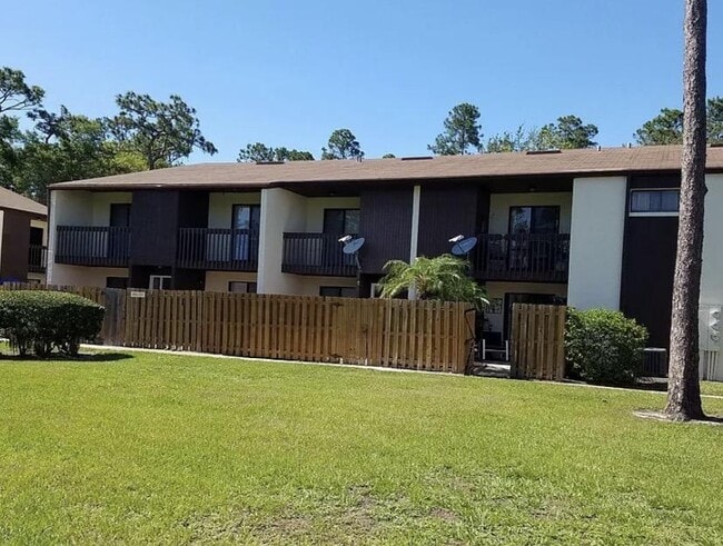 Building Photo - 2662 Crown Ct