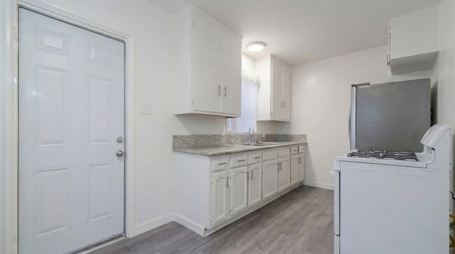 Photo - 1127 W 111th St Unit A
