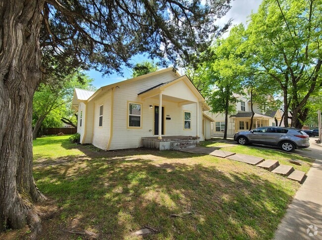 Building Photo - 1401 Moore St Rental