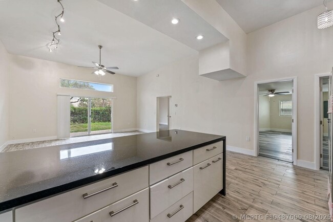 Photo - 4620 NE 18th Ave