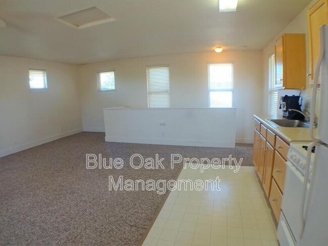 Photo - 2380 England St
