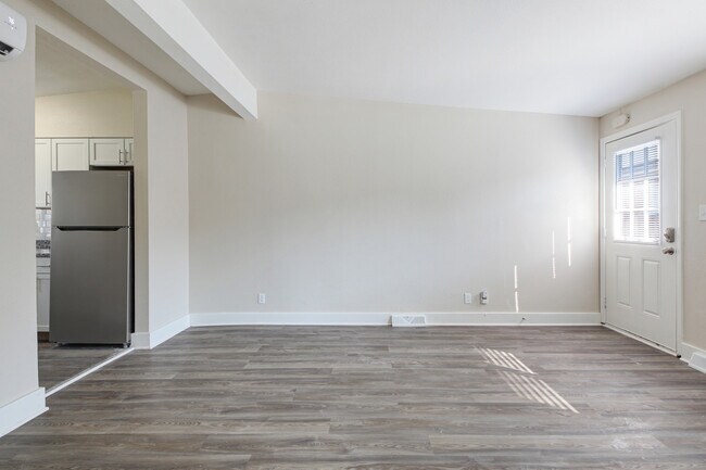 Photo - Lloyd Apartments