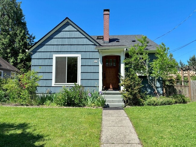 Building Photo - Spacious Montavilla Home on Corner Lot with Hardwoods, A/C, 1 Car Detached Garage, Finished Attic...
