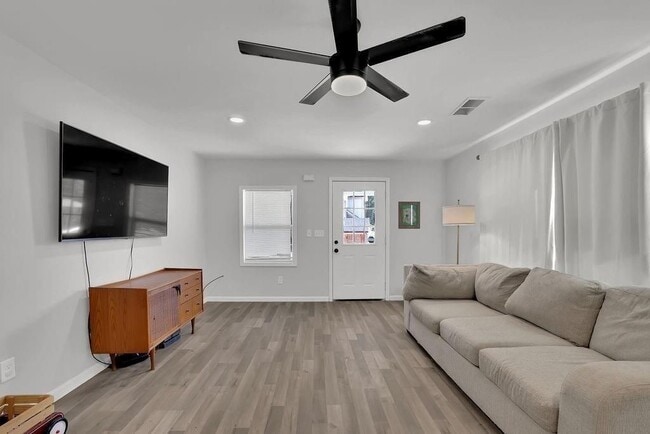 Photo - 280 Stone Mountain St