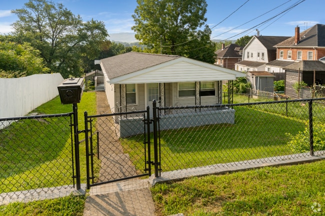 Building Photo - 124 10th St Rental