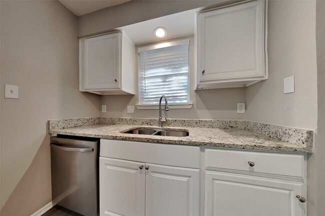 Photo - 14203 Cornelia Dr