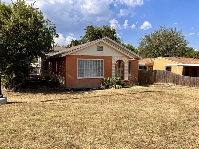 Photo - 5638 Curzon Ave