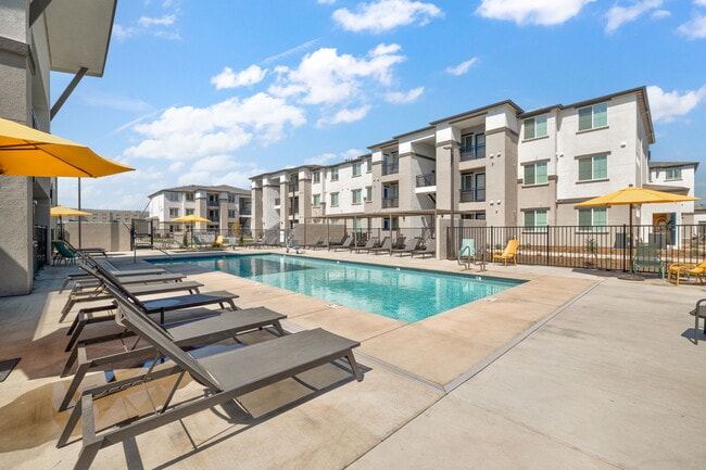 Photo - Kinsley Yard