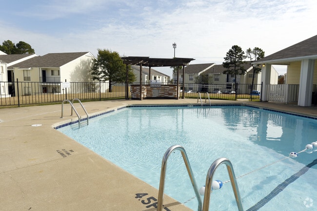 Photo - Towne Oaks Apartments