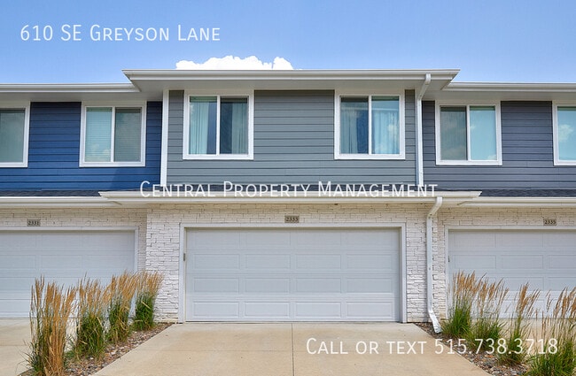 Photo - 610 SE Greyson Ln