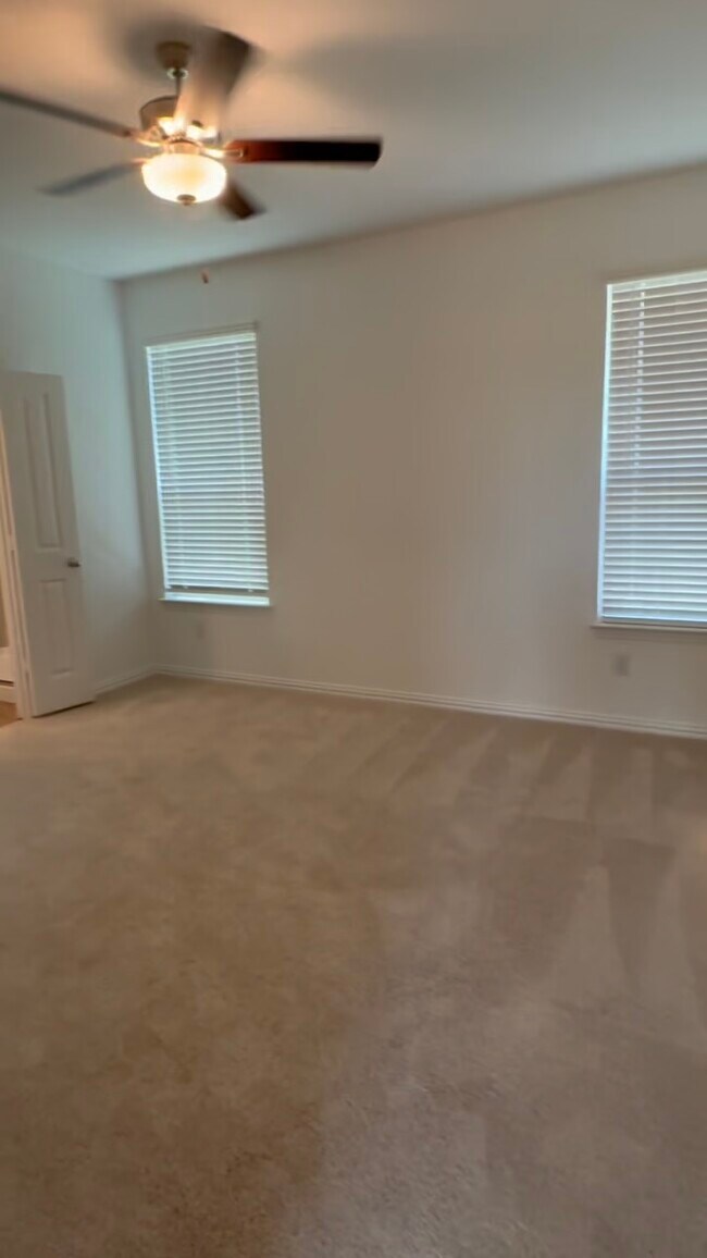 Photo - 2521 Maplehurst Dr