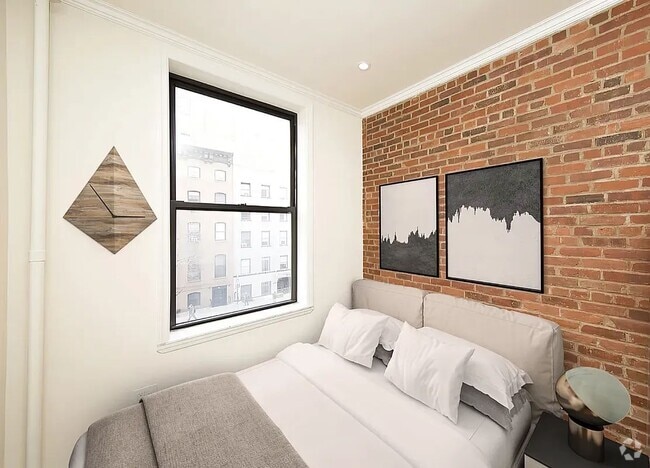 Building Photo - 316 W 14th St Rental