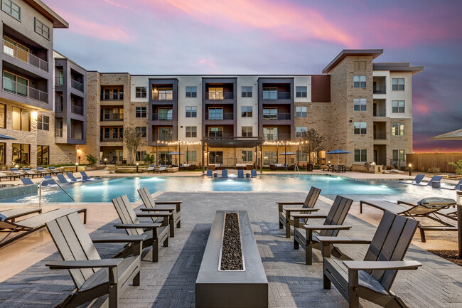 Poolside Lounge & Firepit - Aura 35Fifty Apartments