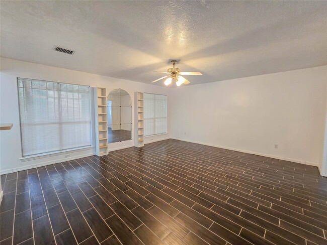 Photo - 12010 Essenbruk Dr