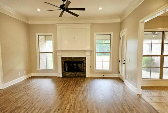 Photo - 119 Hemlock Ln