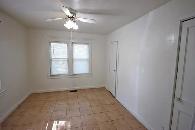 Photo - 113 S Chicago St