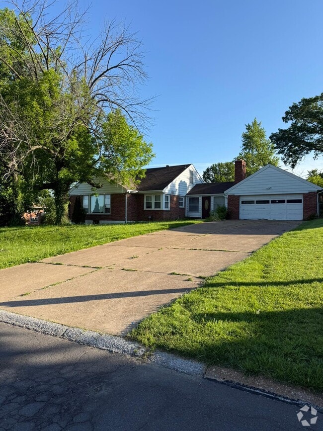 Building Photo - 25 Shepley Dr Rental