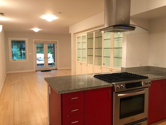 Building Photo - 708 Ashbury Street Unit 708A Ashbury Street Rental