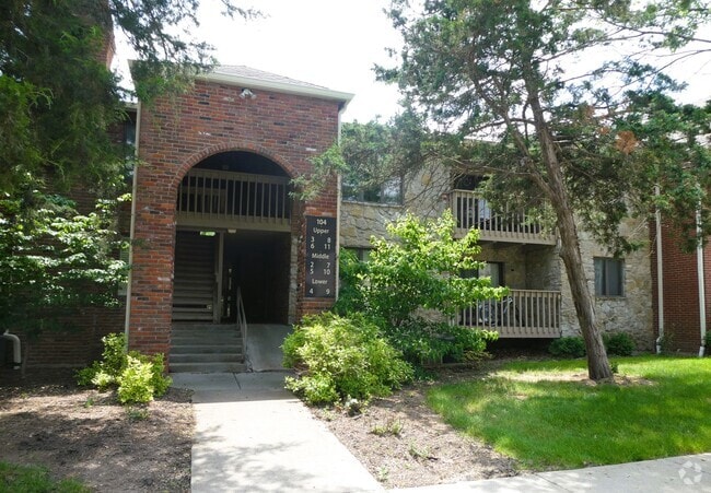 Building Photo - 2 Bed/ 1 Bath- Village South Condominiums ...