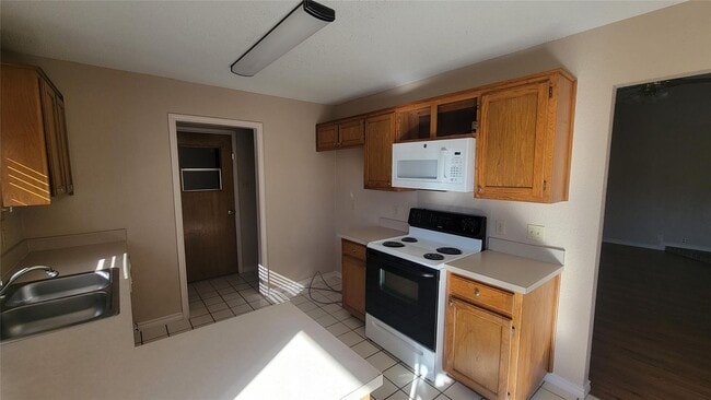Photo - Discover this inviting 3 bedroom, 2 bathroom rental nestled in Cleburne, Texas, offering a spacio...