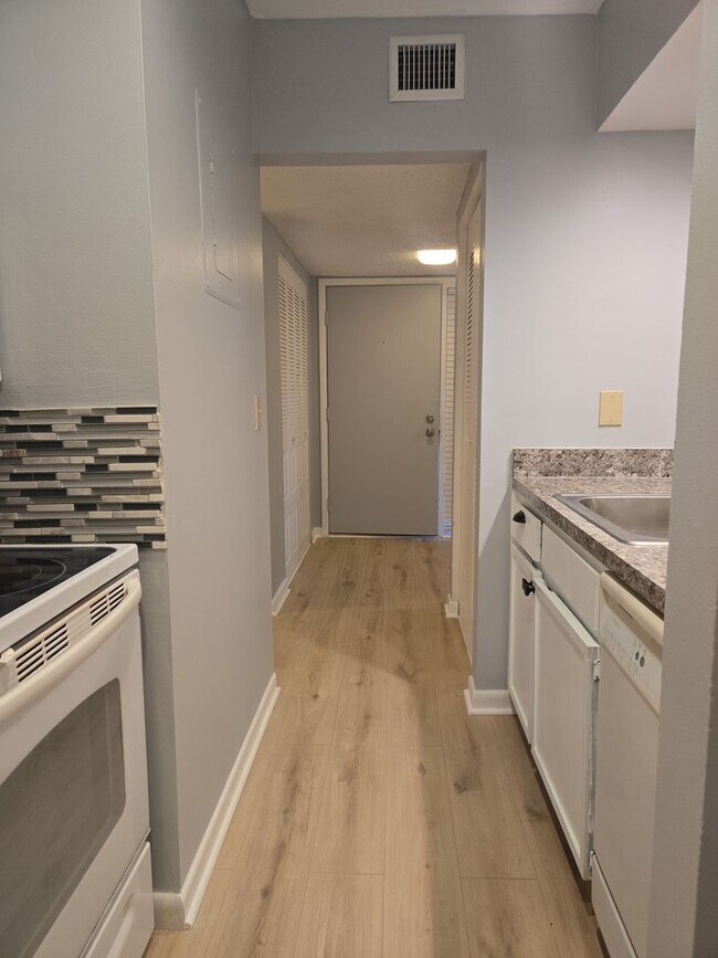 160 Live Oak Woods Ct Unit 4D