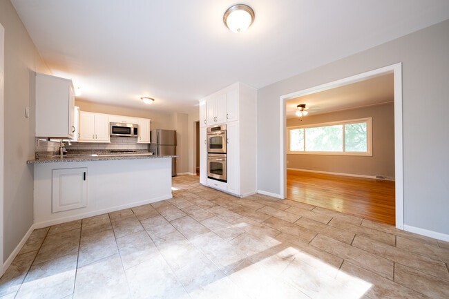 Photo - 3800 Fernbrook Ln N