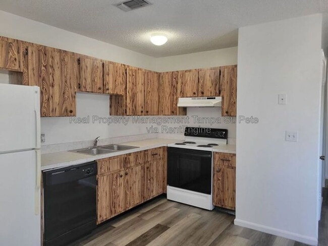 8144 Omaha Cir