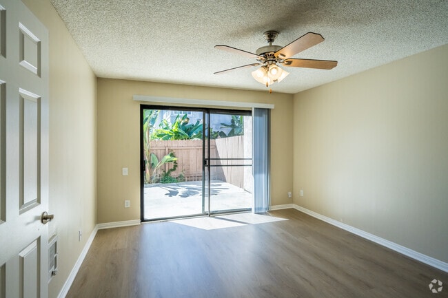 1BR, 1BA - 650SF - Living Room