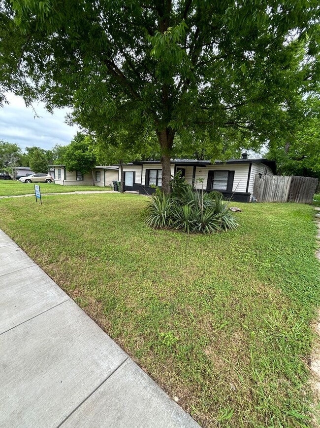 Photo - 2 bed 1 bath house for rent