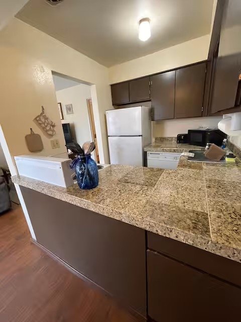 Photo - 1030 SE Main St