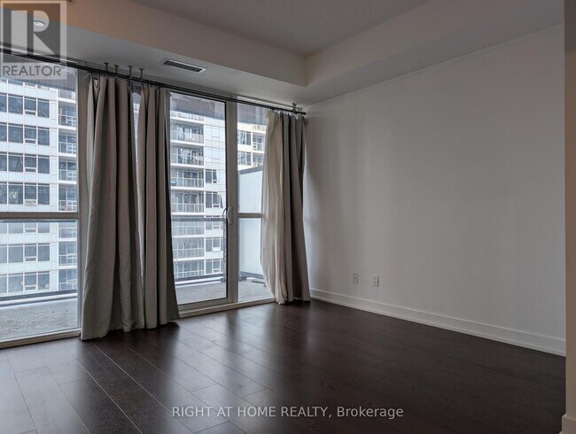 Photo - 20 Bruyeres Mews Unit 1109
