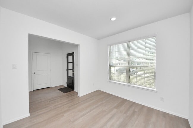 Photo - 24063 Hawthorn Lks Dr