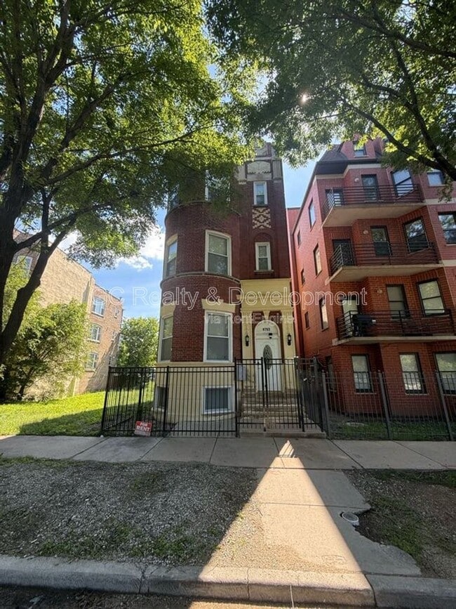 Building Photo - 4753 S St Lawrence Ave Unit 3