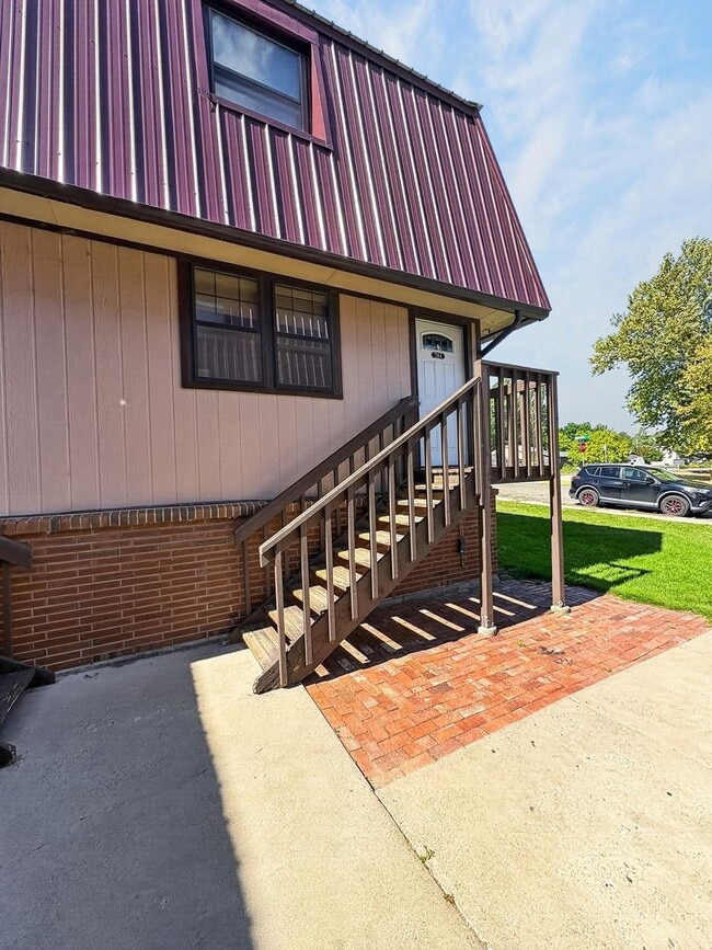 Building Photo - 784 Moccasin Trail